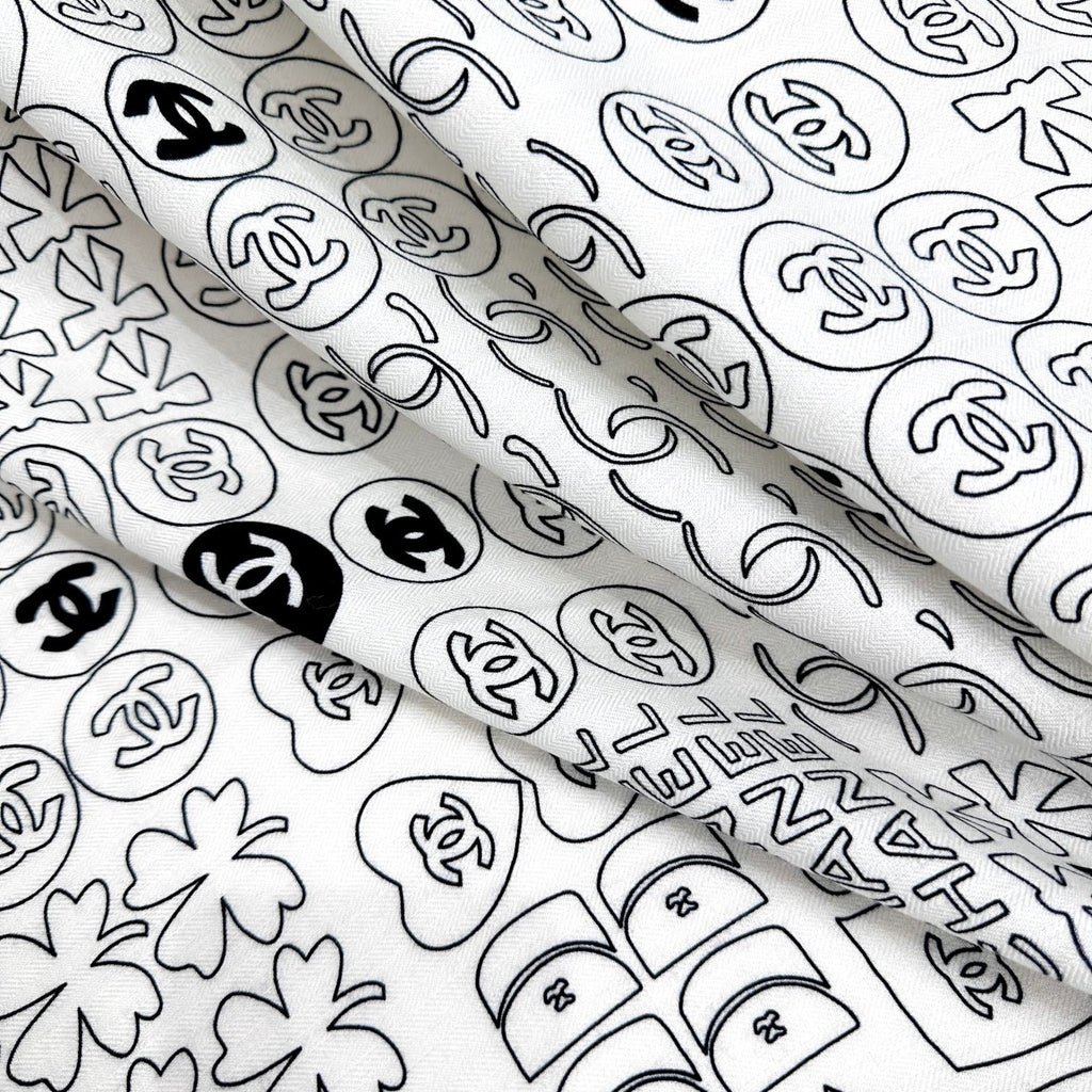 CC Square Scarf 140 CM In White Silk 424550