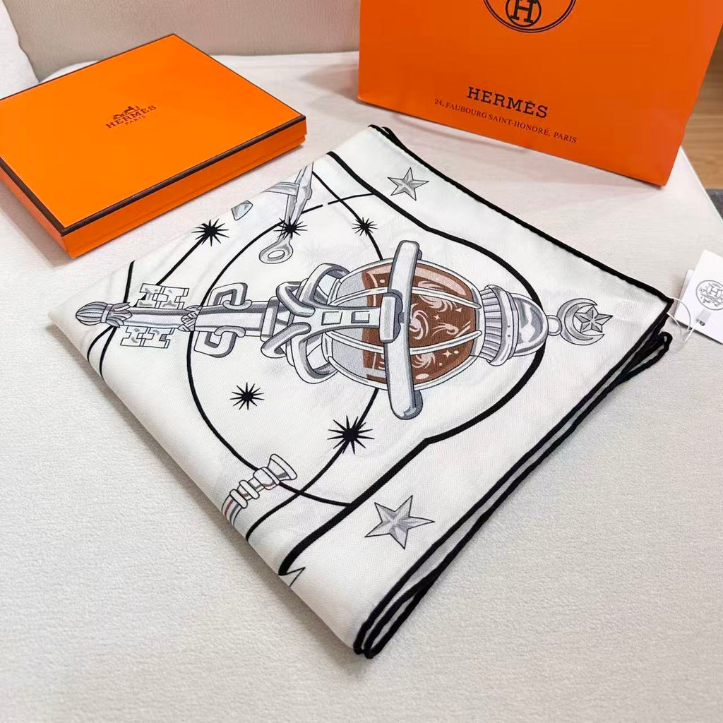 HM  Creative Origins Scarf 135CM White Cashmere Silk 969434