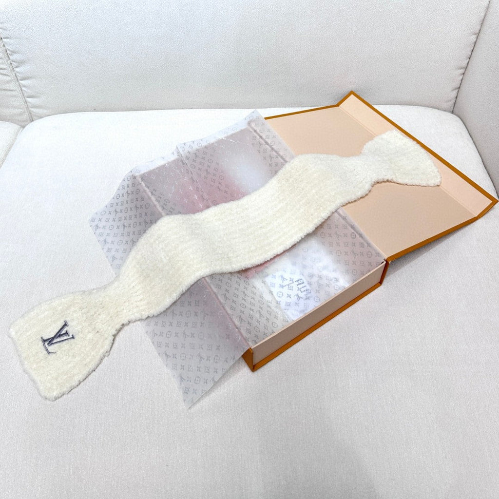 LV Mini Comfy Scarf 70cm White Sheep Wool 978747