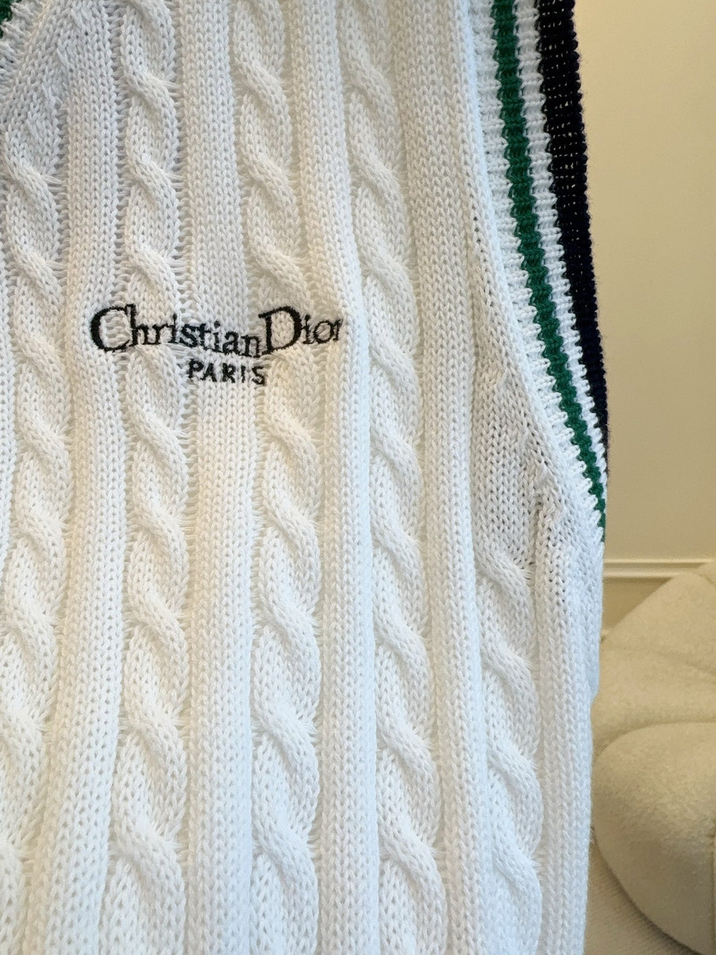 CD 25 V-neck Vest White Silk Cotton