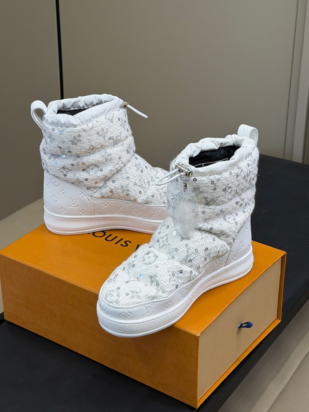 LV 25 Snow Boots White Tweed 576942