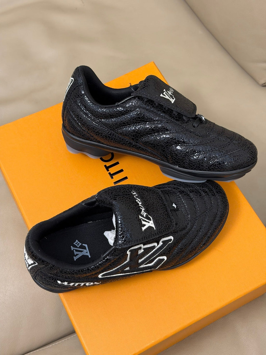 LV x Pharrell Footprint 26ss Sneaker Black Pebble Leather 621150
