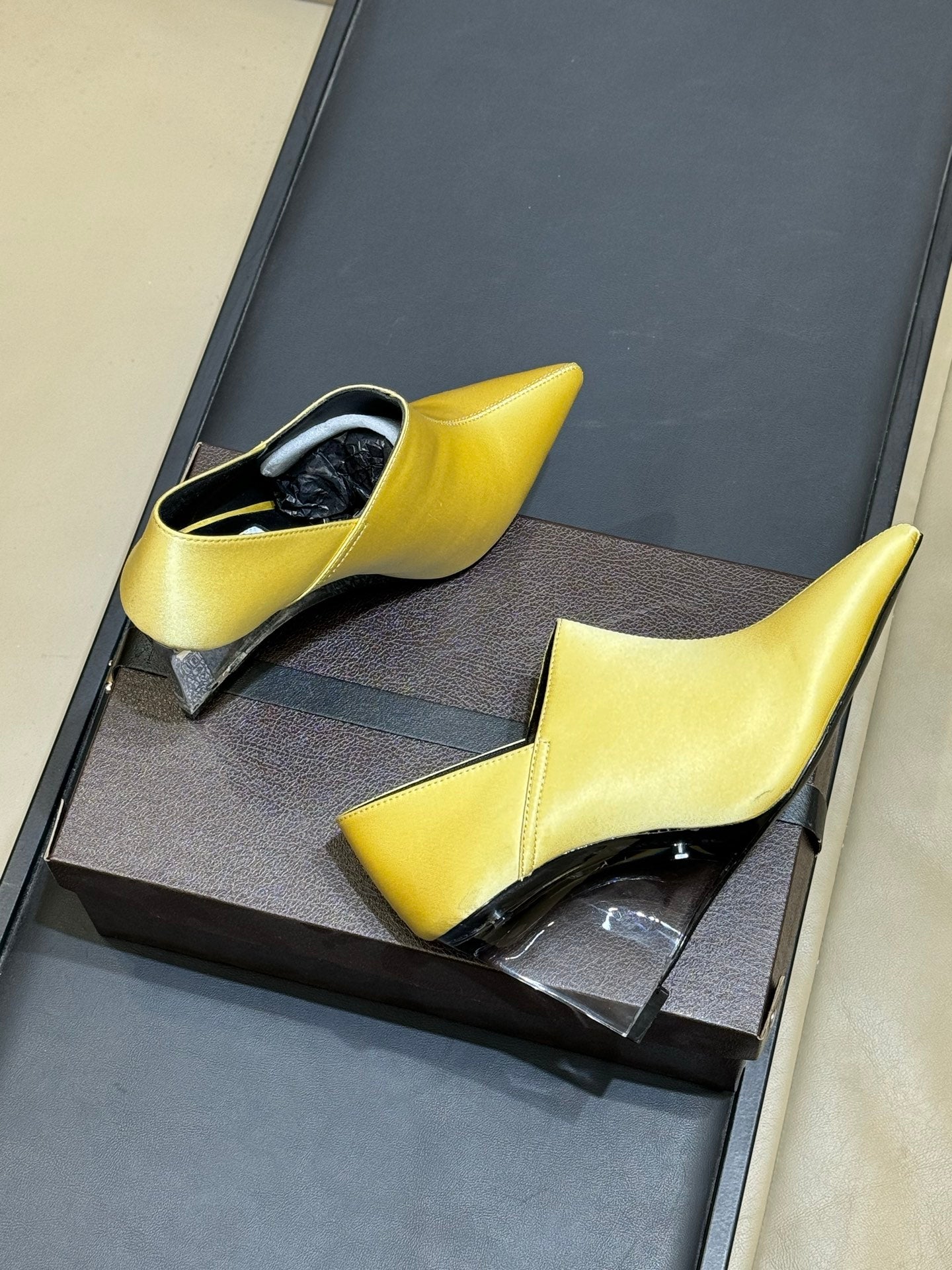 Alaia 26  Pointed-Toe High Heels 70 Yellow Genuine Leather 621724