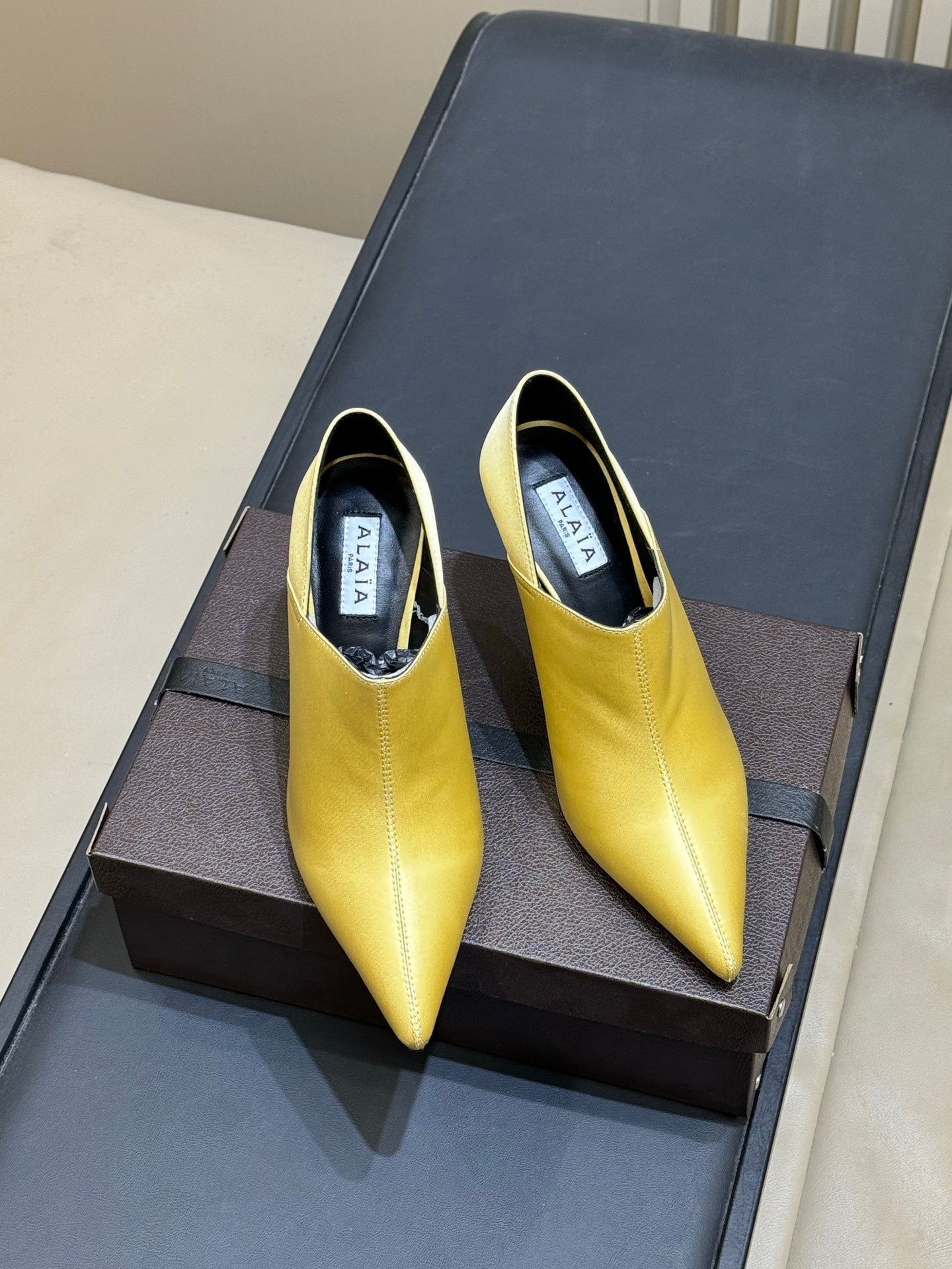 Alaia 26  Pointed-Toe High Heels 70 Yellow Genuine Leather 621724