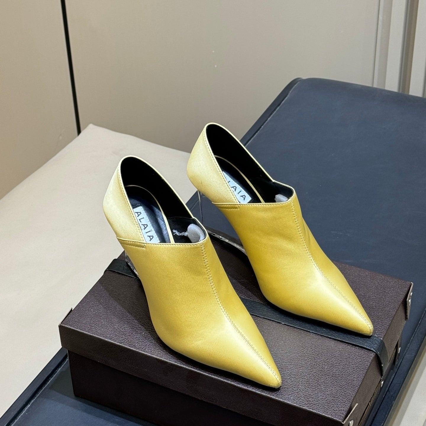 Alaia 26  Pointed-Toe High Heels 70 Yellow Genuine Leather 621724