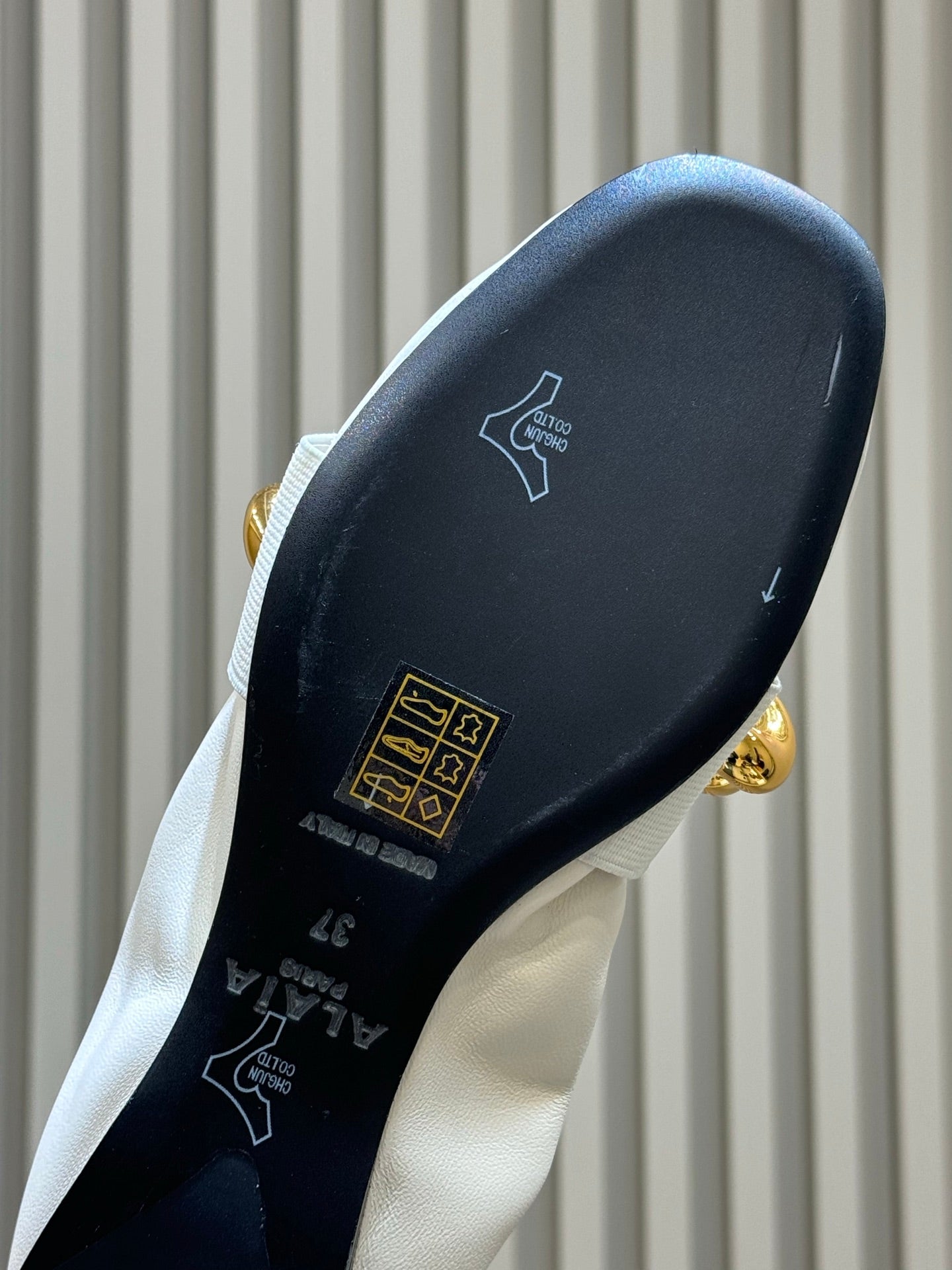 Alaia 26 Ballet Flats White Lambskin Gold Chain 621731