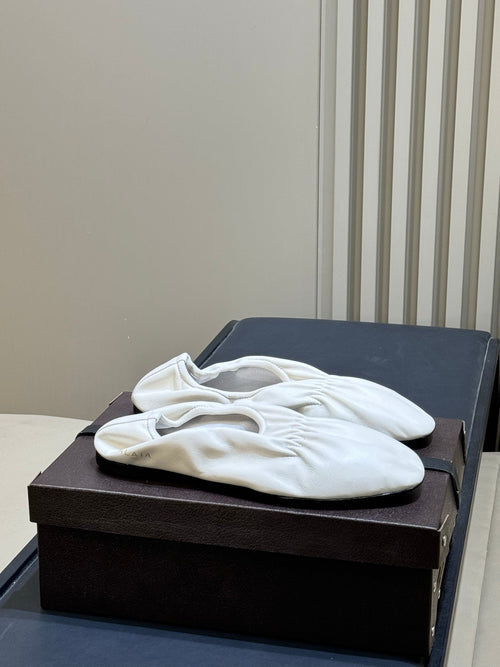 Alaia 26 Ballet Flats White Lambskin 621733