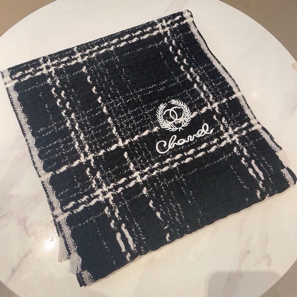 CC Scarf 186 CM In Black With White Stripes Fleece Wool 418246