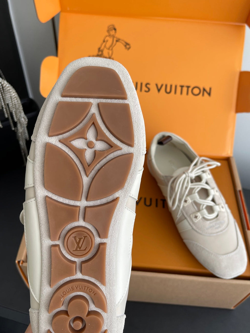LV 26ss Ballet Sneakers Cream Suede 631478