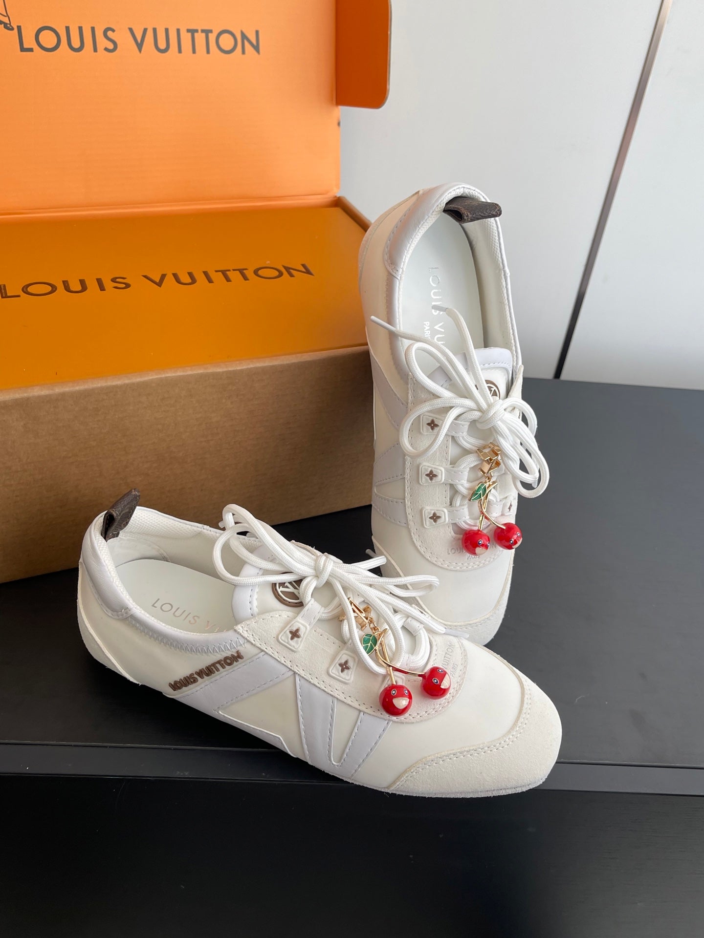 LV 26ss Ballet Sneakers White Cowhide Suede 631494