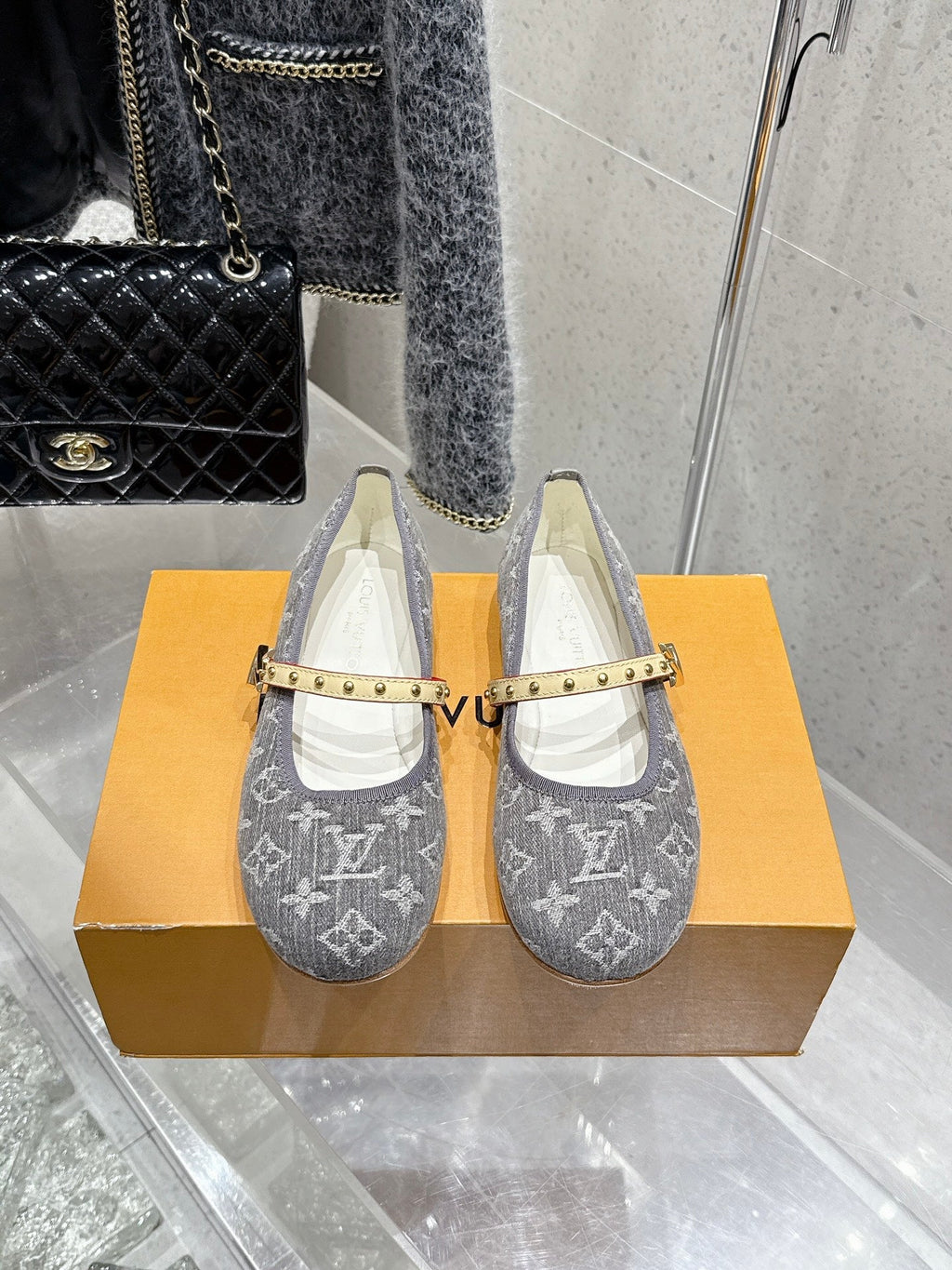 LV 26s Ballet Flats Gray White Denim 610836