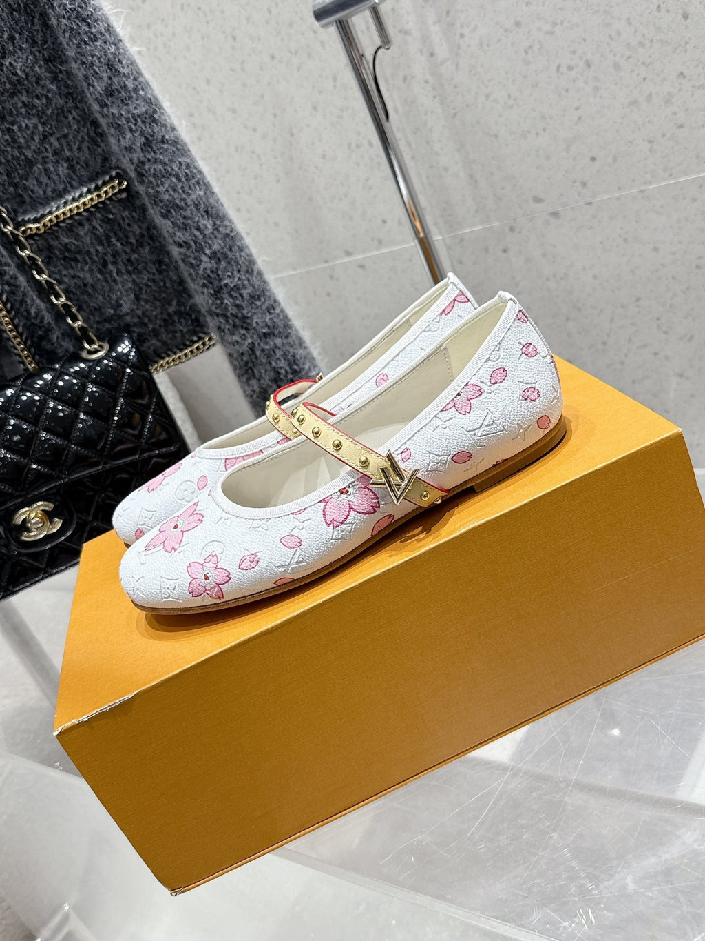 LV 26s Ballet Flats White Pink Monogram Leather  610841