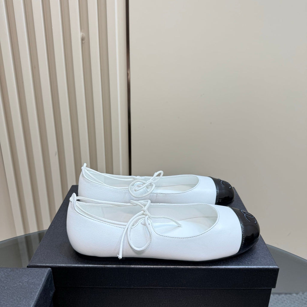 CC 25 Mary Jane Flat White Leather with Patent Leather 239411