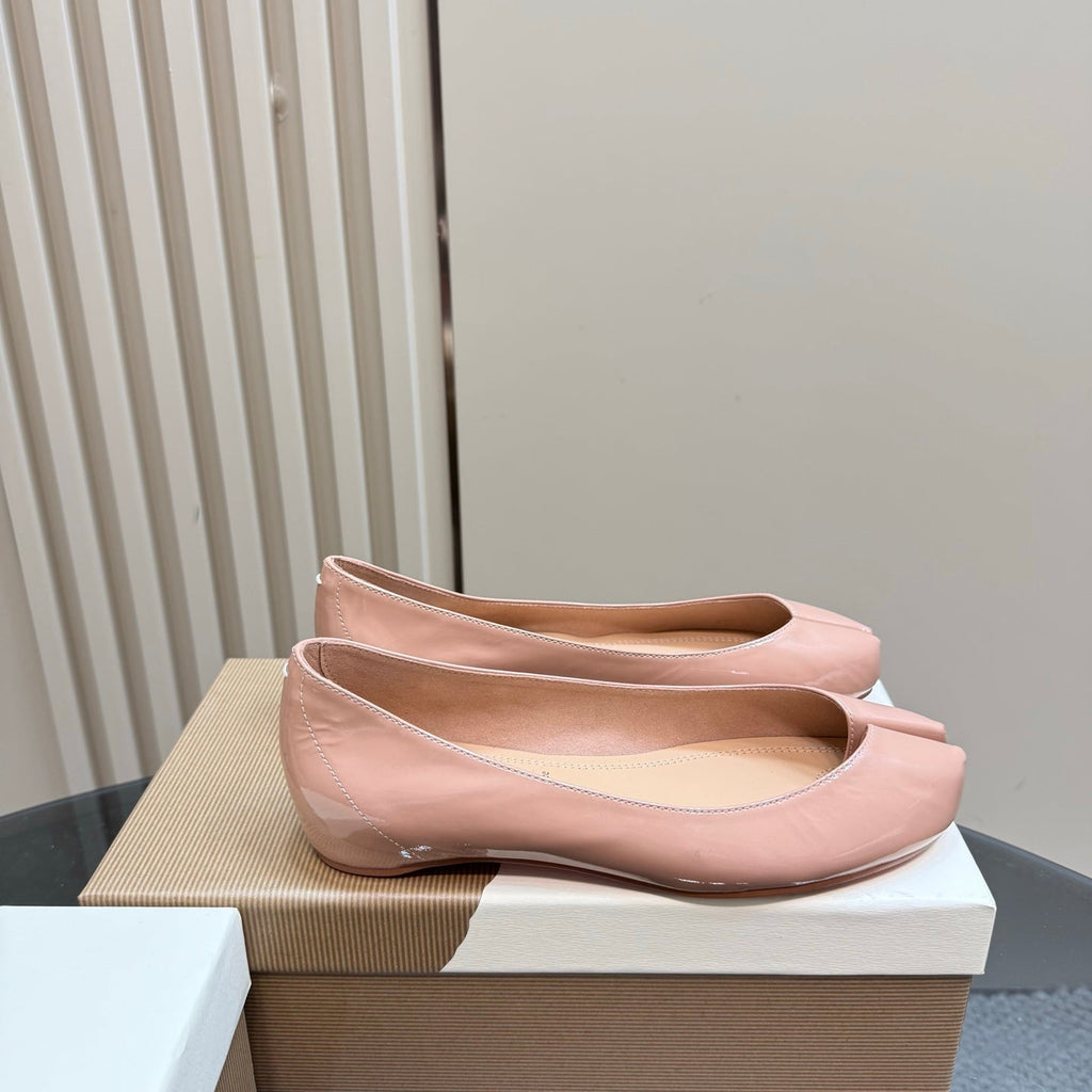 CL x Margiela Tabi Flat Shoes Patent Leather 239098