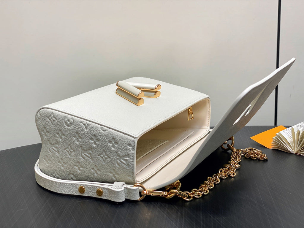 Twist MM Slim 23cm Cream Calfskin