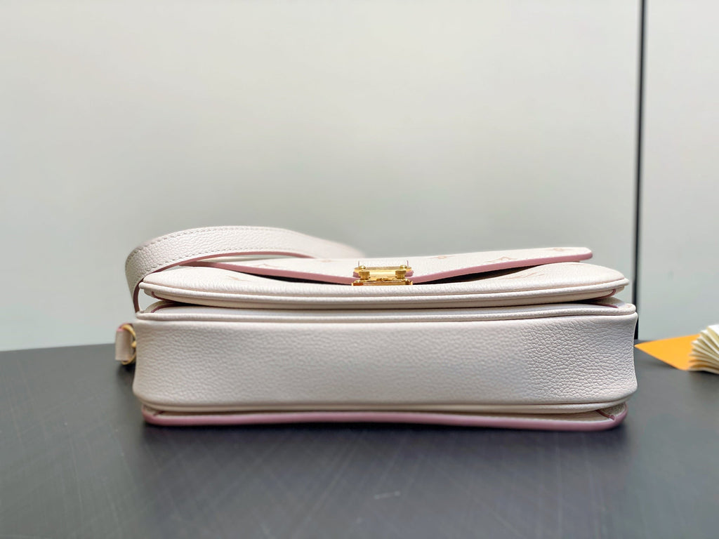 LV Pochette MÃ©tis 25cm Cream Grained Calfskin