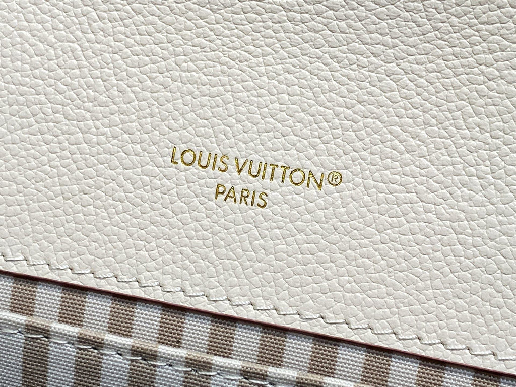 LV Pochette MÃ©tis 25cm Cream Grained Calfskin