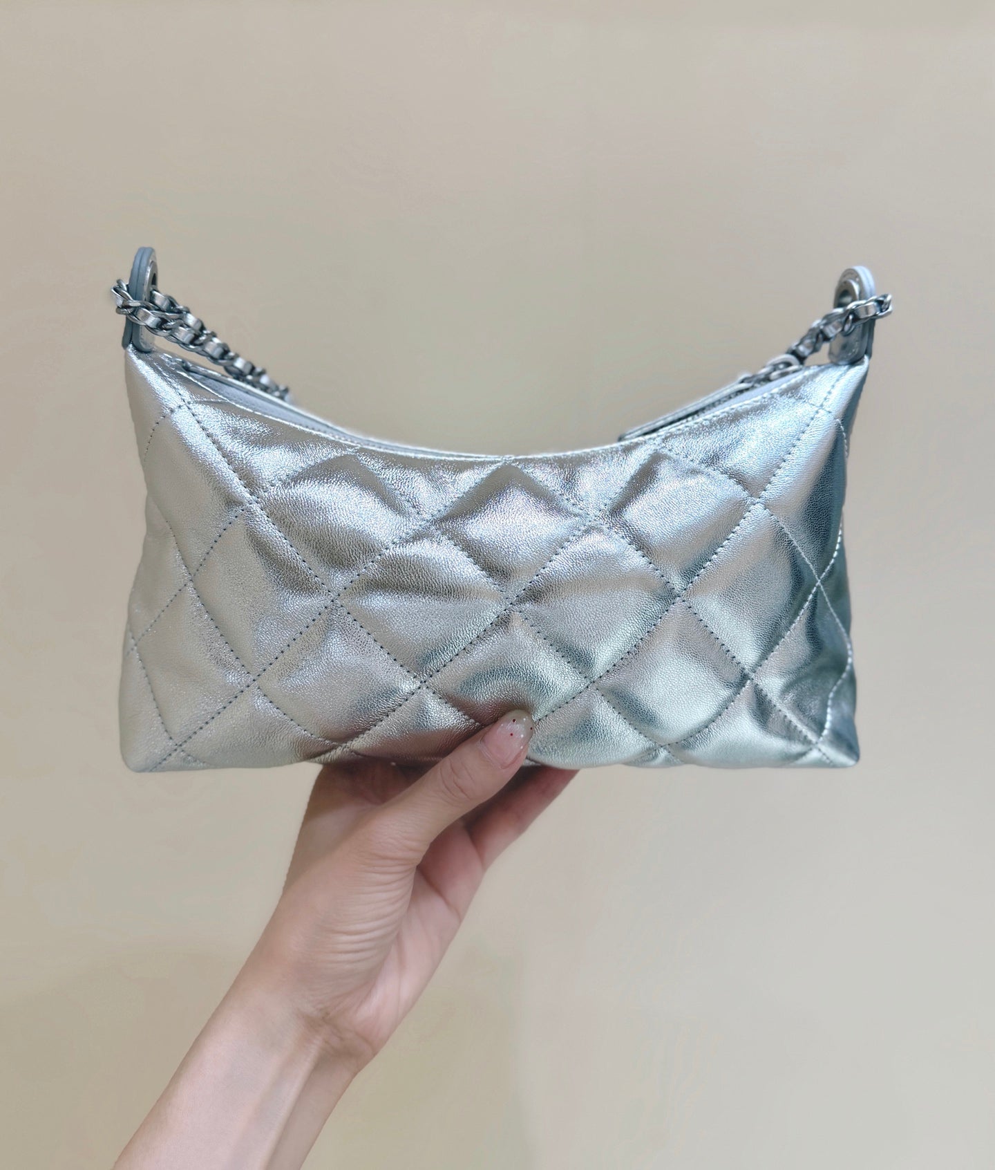 Chanel 2025  Hobo Dumpling Bag 26cm Genuine Calfskin Leather 339343