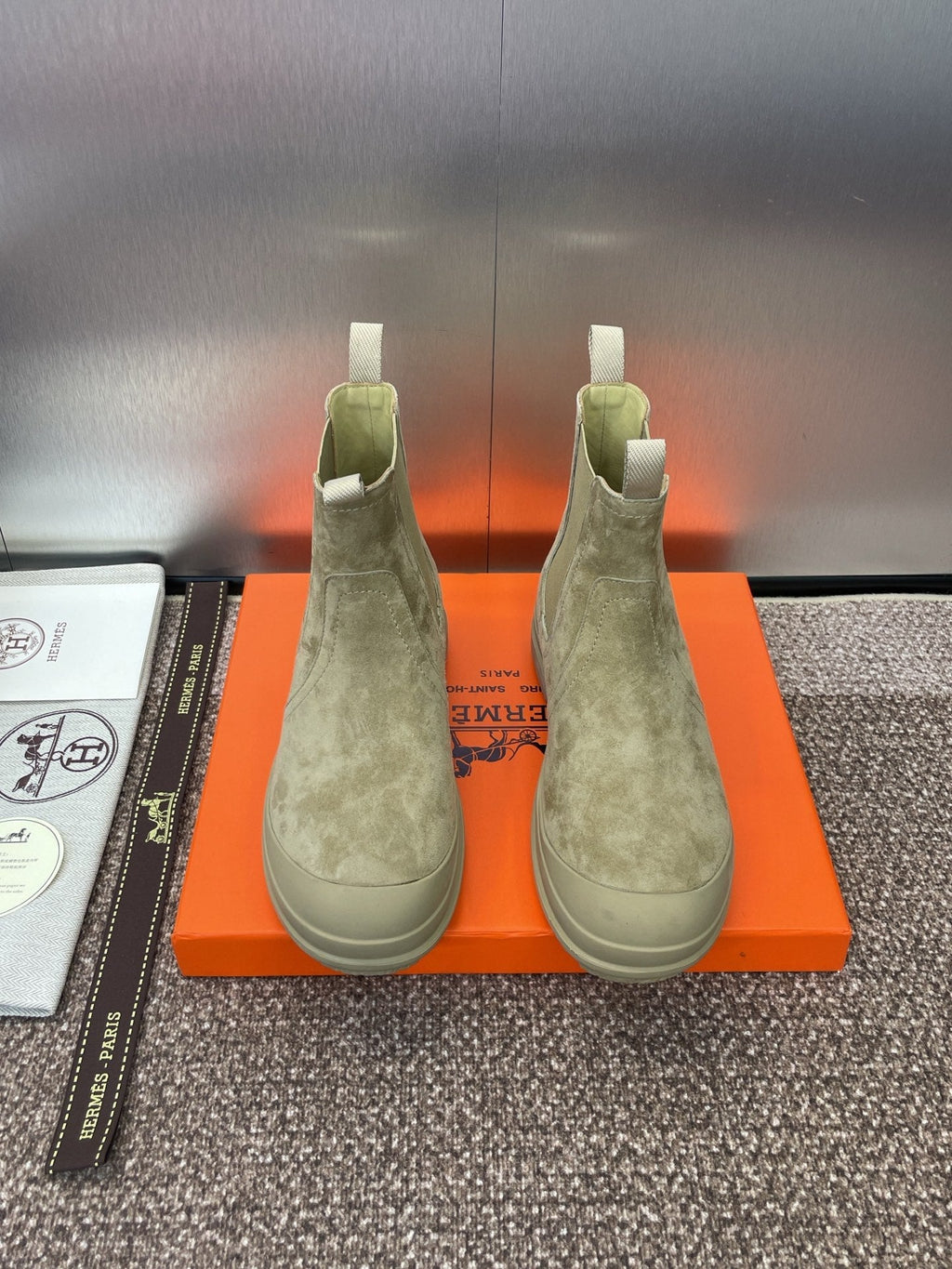 HM 25  Chelsea Ankle Boots Taupe Suede 508487