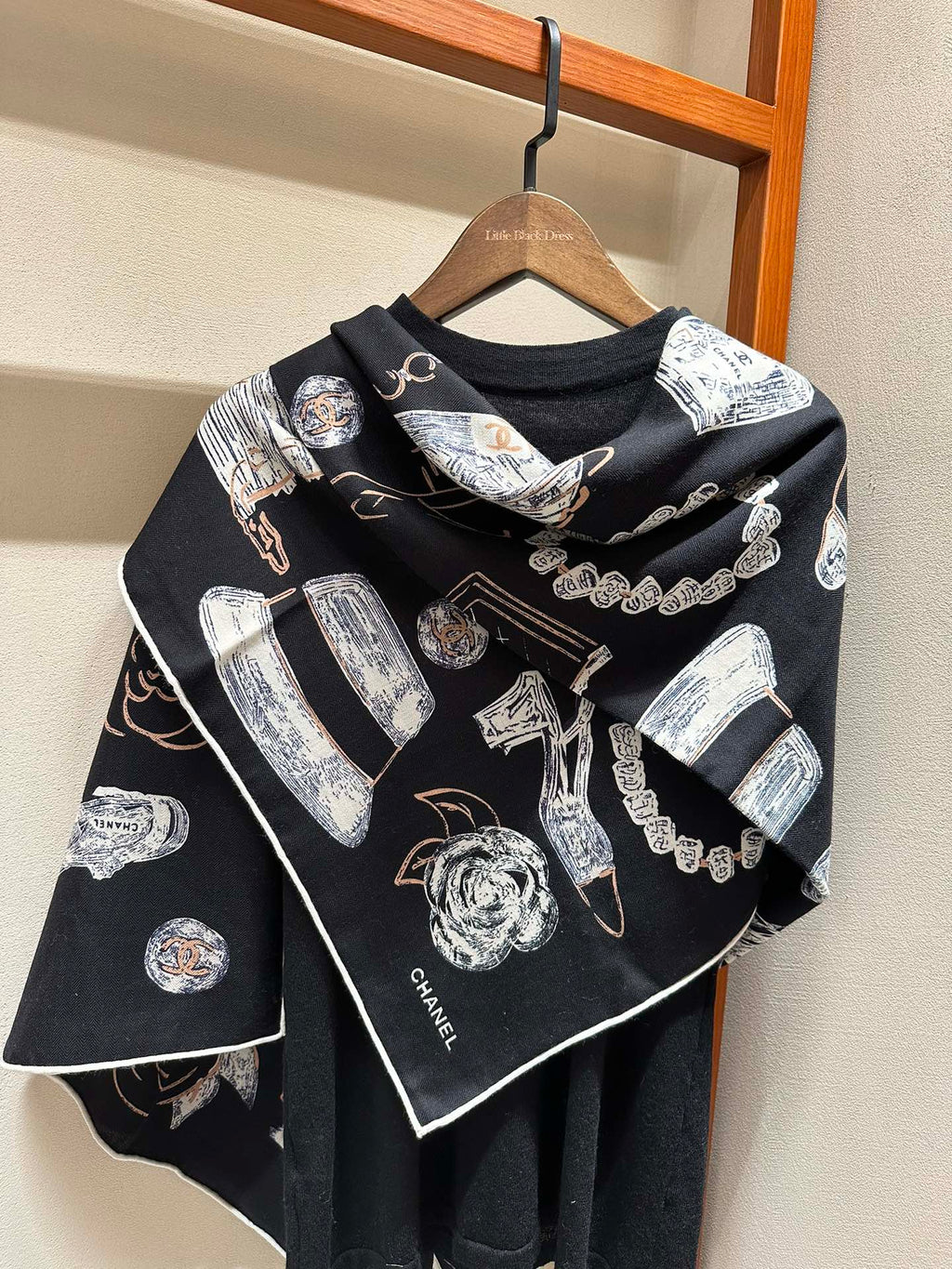 CC Square Scarf 140 CM In Black White Cashmere Silk 408655