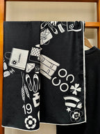 CC Square Scarf 140 CM In Black White Silk Cashmere 413675