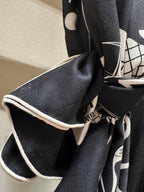 CC Square Scarf 140 CM In Black White Silk Cashmere 413675