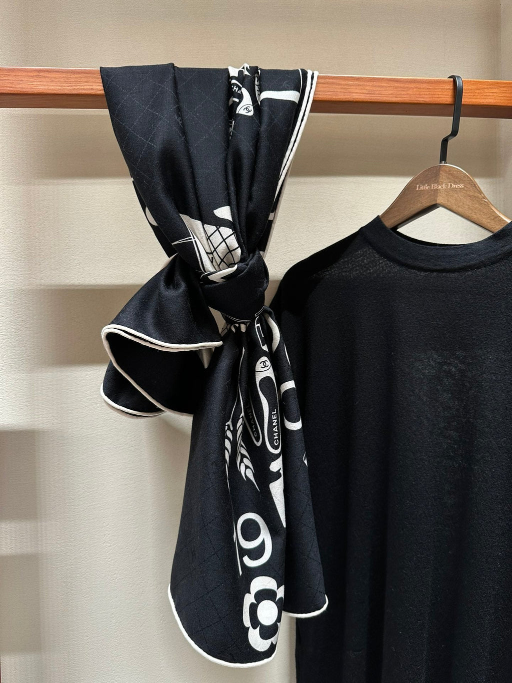 CC Square Scarf 140 CM In Black White Silk Cashmere 413675
