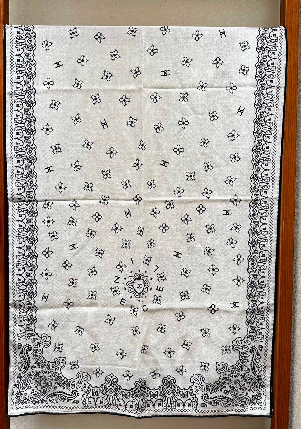 CC Scarf 185 CM In White Black Printed Pattern Cashmere Silk 371904