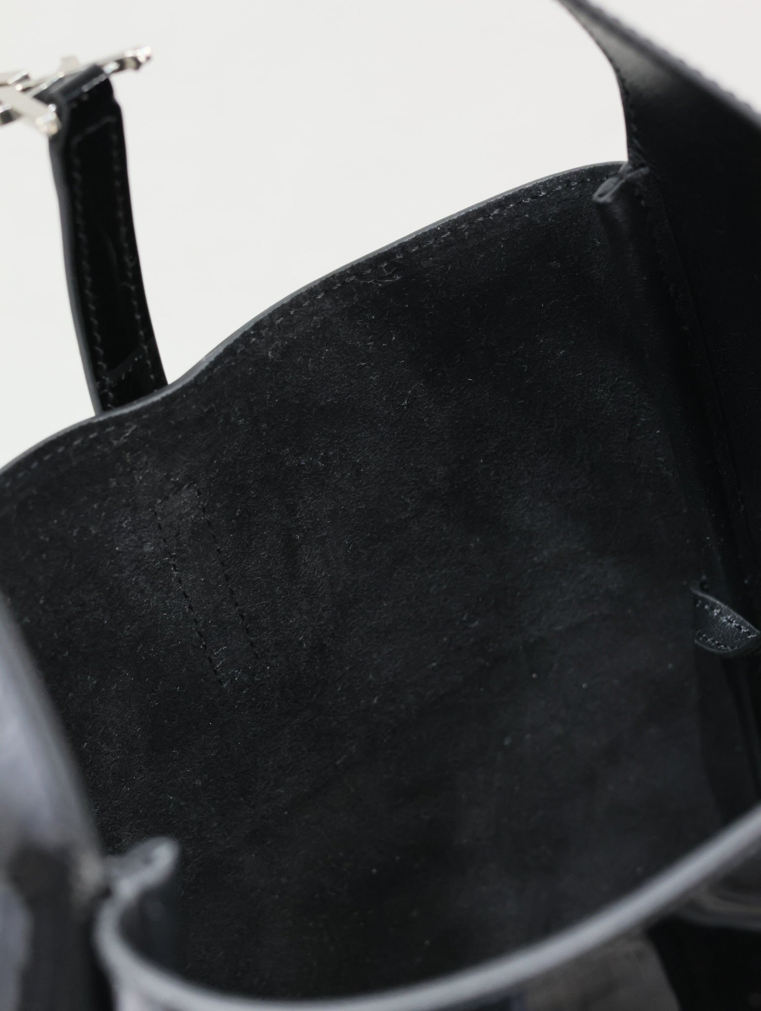 le 5a7 small 23cm black patent calfskin