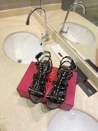 ROCKSTUD SANDAL WITH STRAP IN BLACK CALFSKIN 60 MM