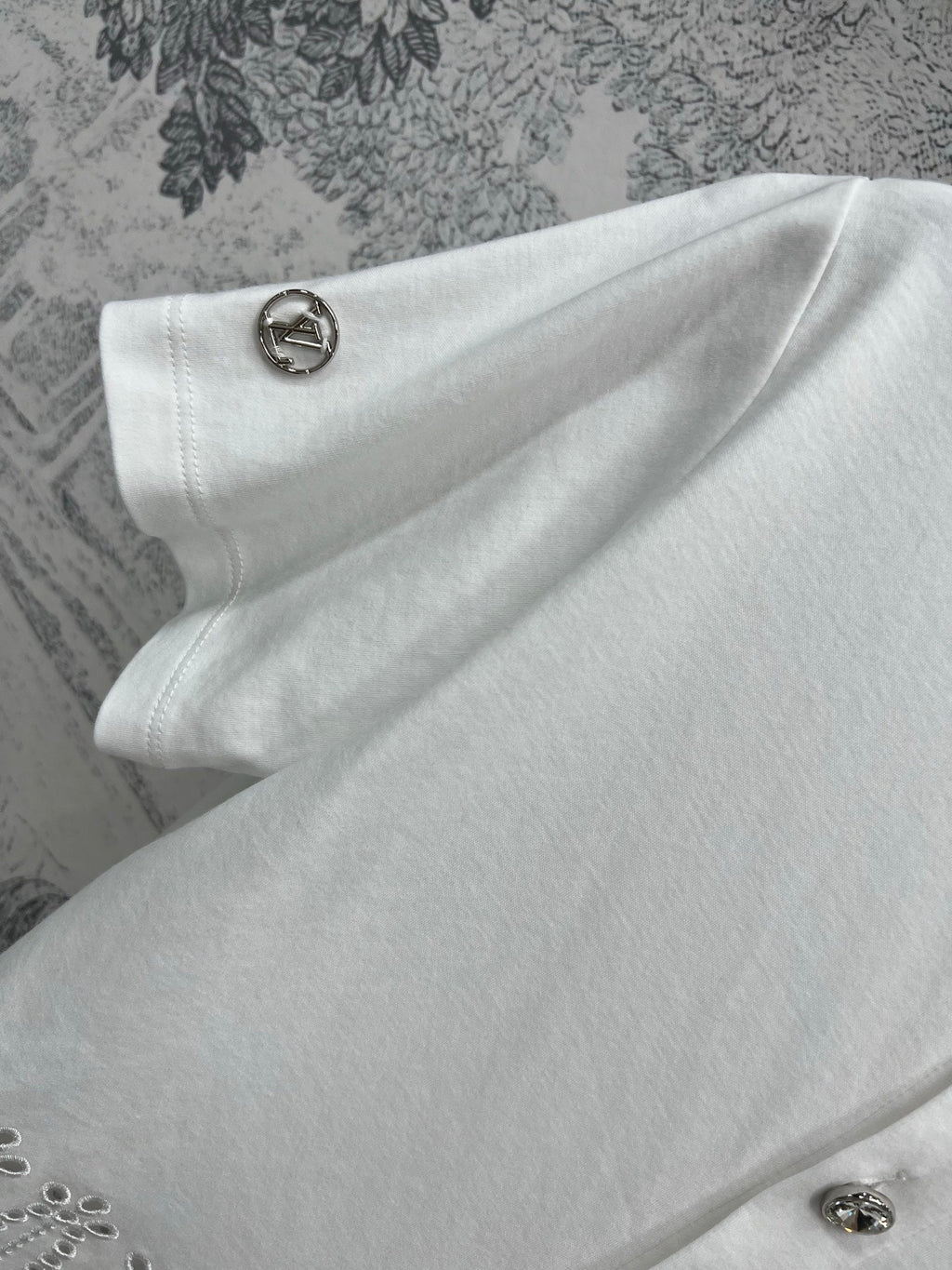 LV 25 Hollow Embroidery Design On The Hem T-Shirt White Cotton