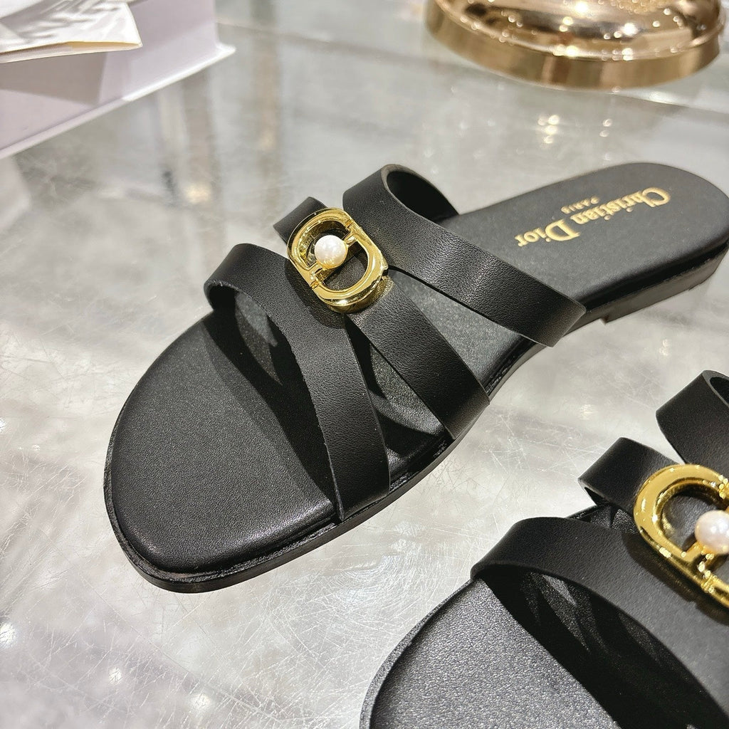 CD 26 Flat Sandals Black Leather 592262