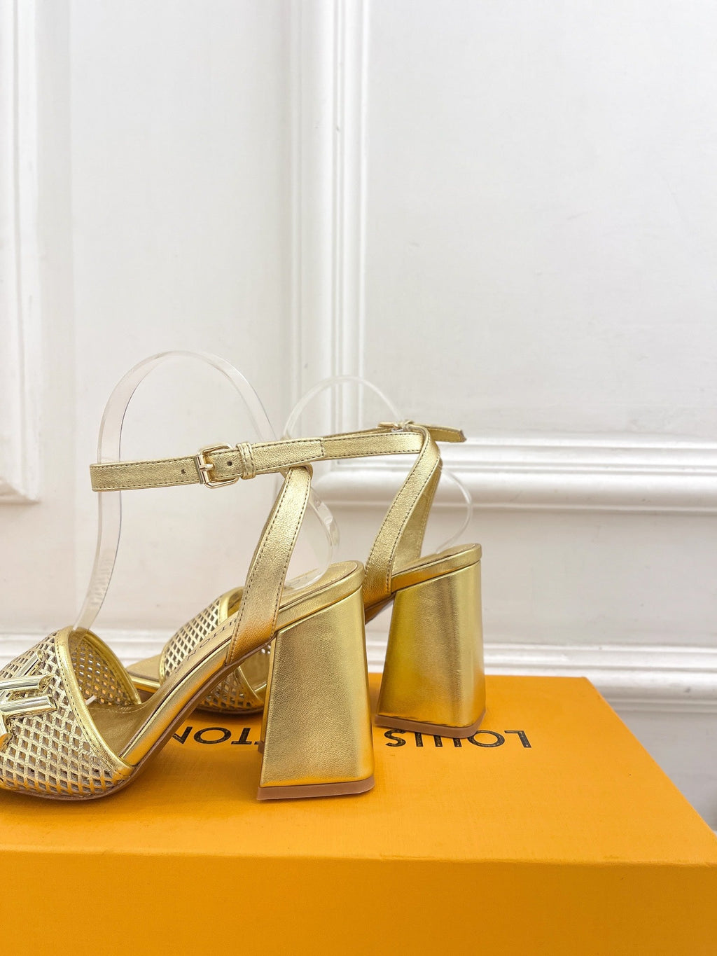 shake platform 90 gold metalic calfskin