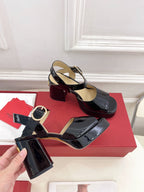VT Garavani 25 Platform Black Cow Patent Leather 330967