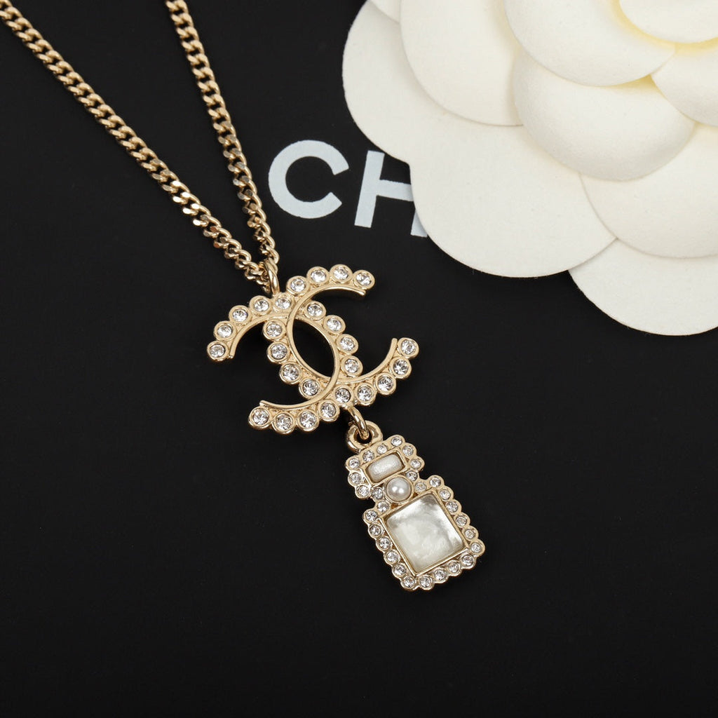 CHANE PERFUME BOTTLE PENDANT GOLD NECKLACE