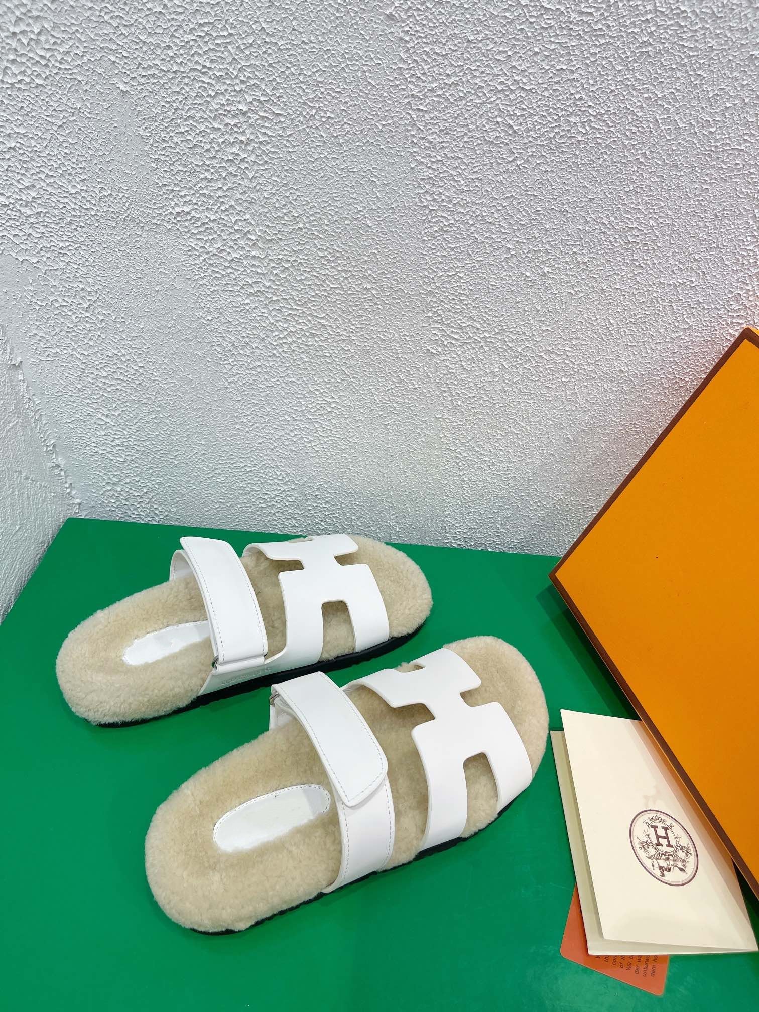 Chypre Sandal White shearling insole White goatskin lining